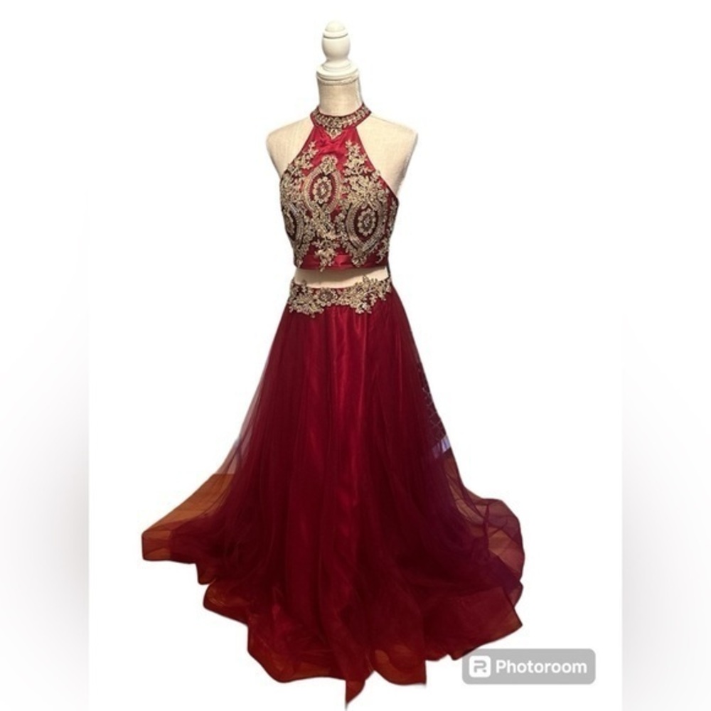 EUC Nox Anbel Two Piece Ball‎ Gown size Medium​